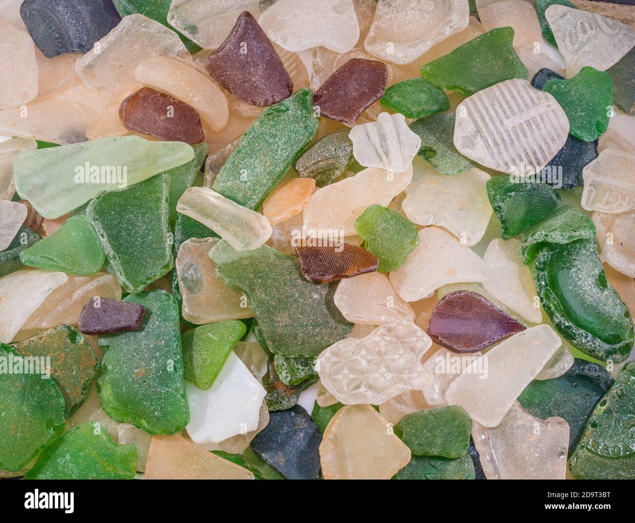 Pile of broken glass hi-res stock photography and images - Alamy