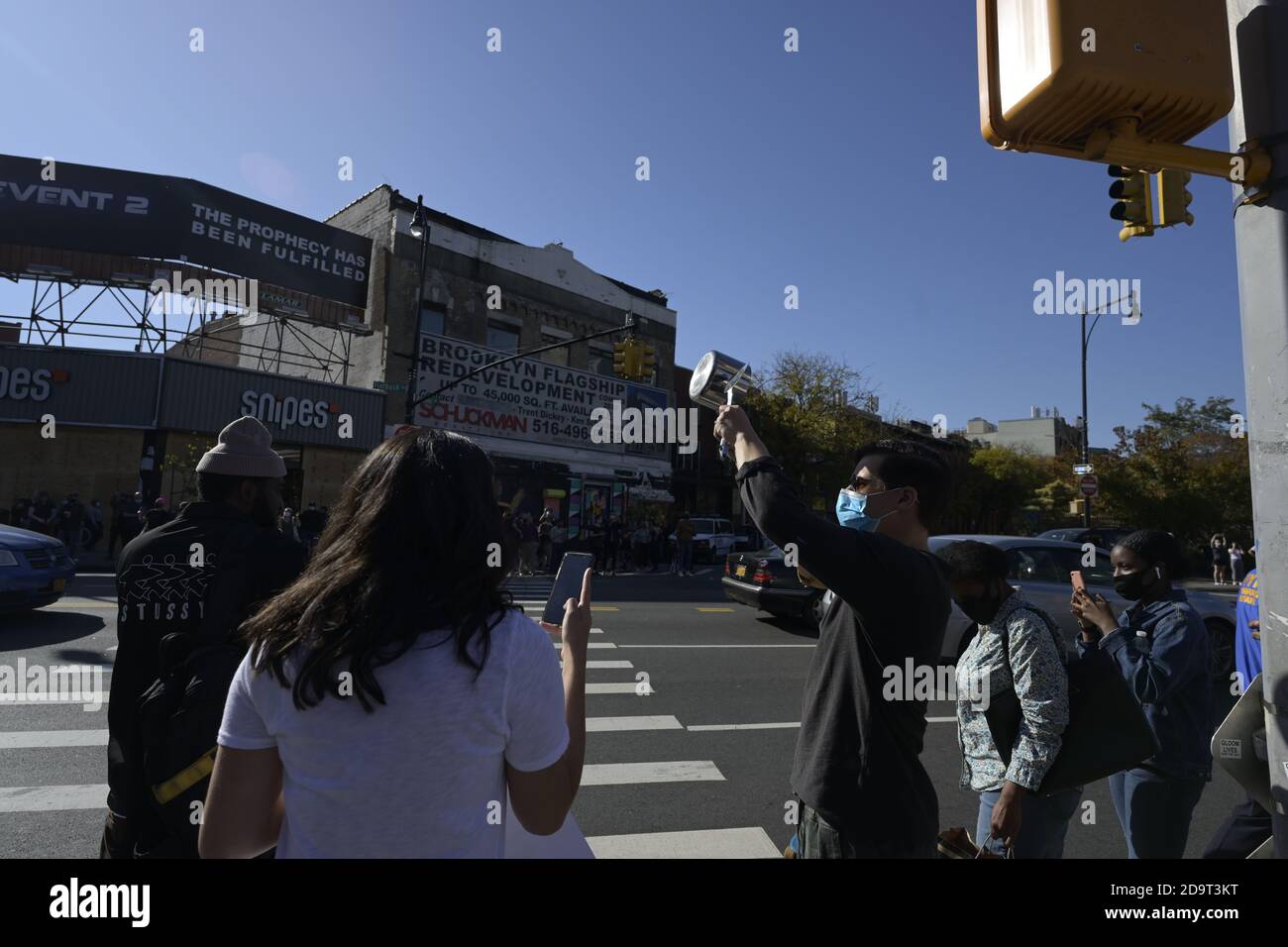 Brooklyn, New York, USA Nov 7th 2020.  People bang pots and pans and shout at passing cars as a crowd gathers outside Barclays Center to celebrate Joe Biden's projected victory in U.S. presidential race Stock Photo