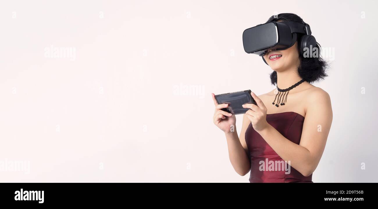 Asian teen woman wearing VR or Virtual Reality head set for enter to the  digital simulation world for learning and traveling or gaming and more. Stud  Stock Photo - Alamy