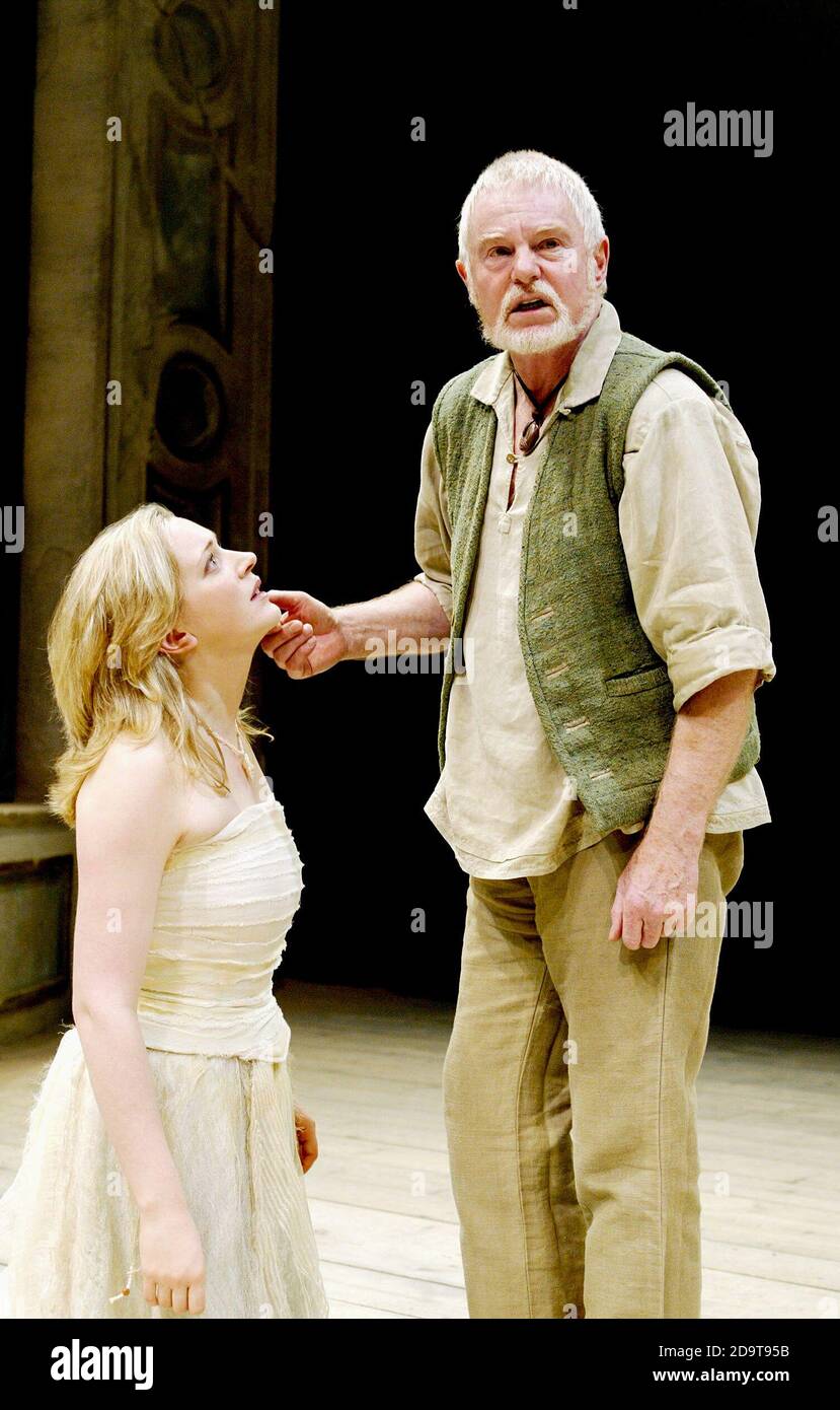 Claire Price (Miranda), Derek Jacobi (Prospero) in THE TEMPEST by Shakespeare at the Crucible Theatre, Sheffield, England  02/10/2002  design: Christopher Oram  lighting: Hartley T.A. Kemp  director: Michael Grandage Stock Photo