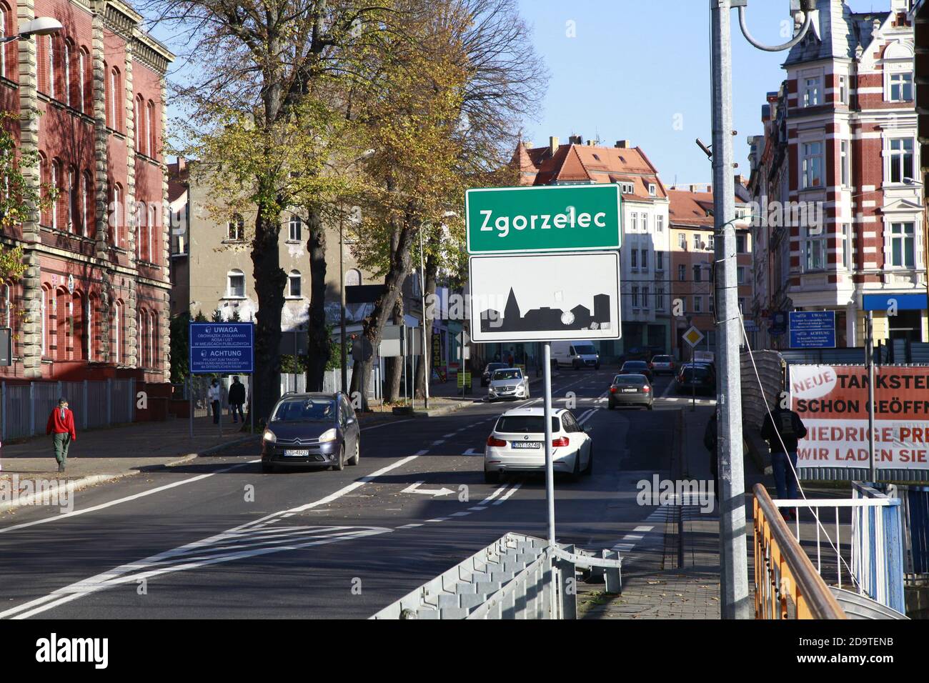 ortsschild zgorzelec bei görlitz ortseingangsschild ortsausgangsschild  Stock Photo - Alamy