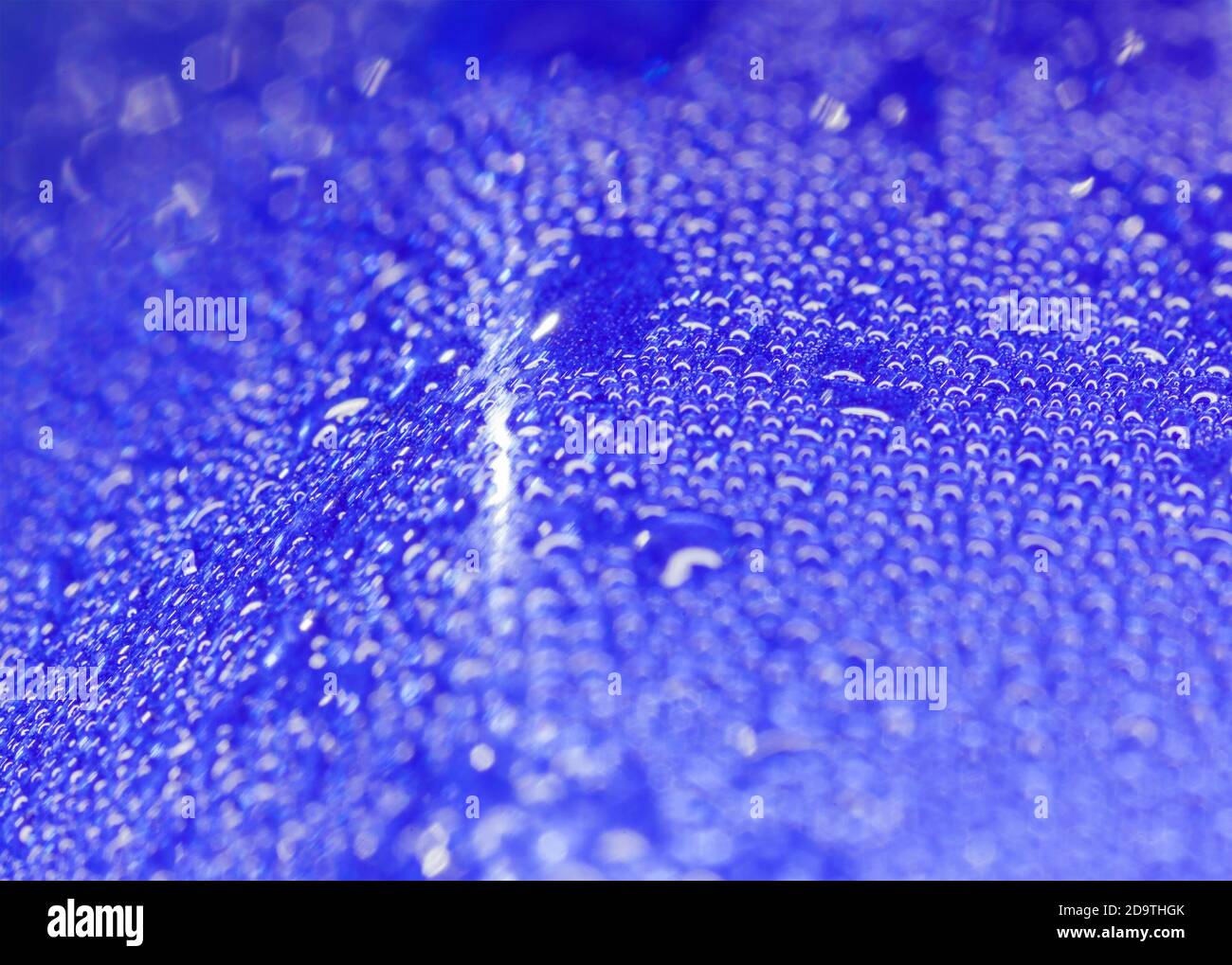 Pattern of water droplets condensate on aluminium can, macrophotography ...