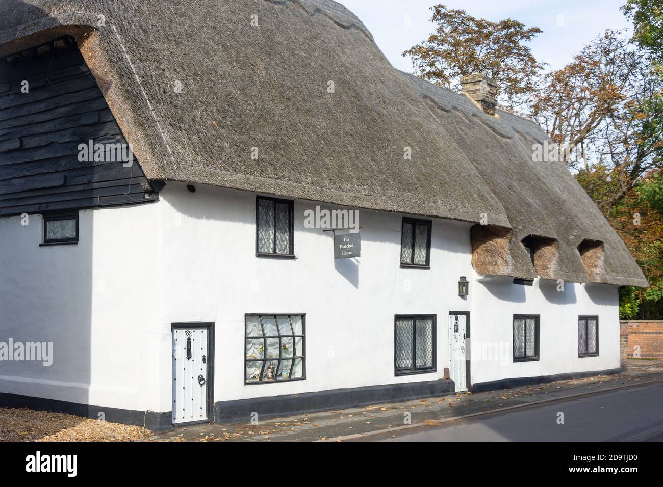 Thatched cottage, High Street, Melbourn, Cambridgeshire, England, United Kingdom Stock Photo