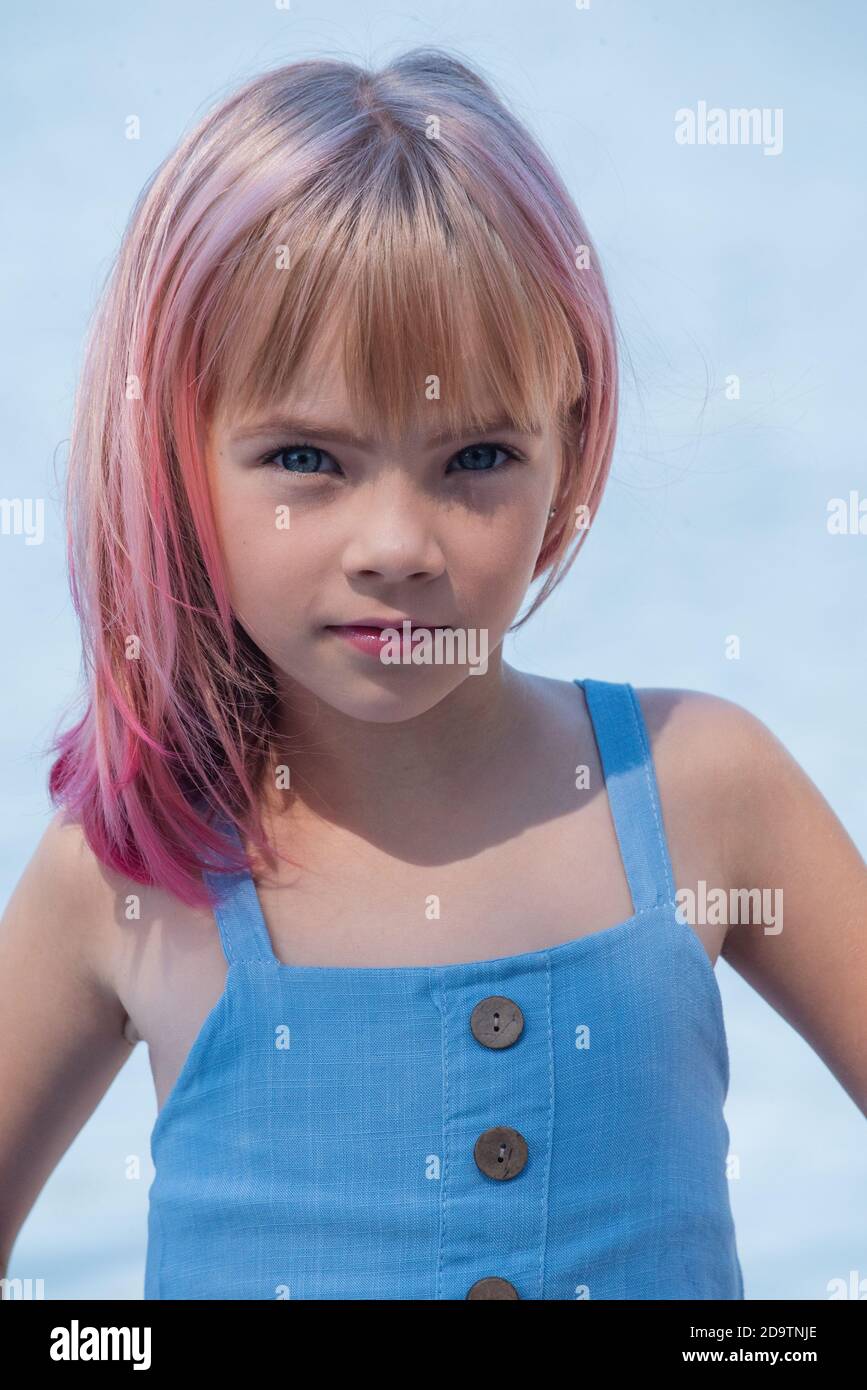 Portrait de jeune fille de 8 ans Photo Stock - Alamy
