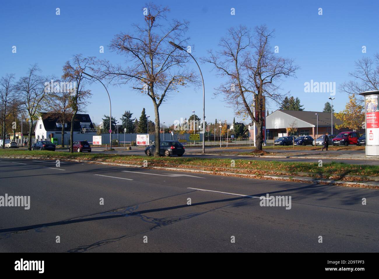 O-Bus: Auf dem Brunsbütteler Damm in Berlin-Spandau sollen zukünftig Oberleitungsbusse fahren. Stock Photo