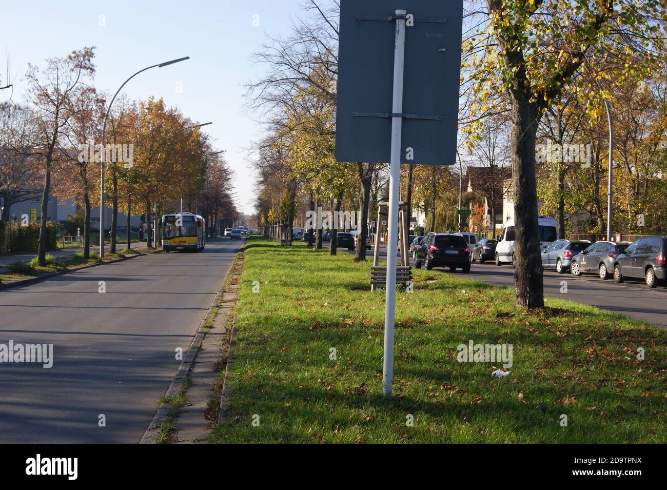 O-Bus: Auf dem Brunsbütteler Damm in Berlin-Spandau sollen zukünftig Oberleitungsbusse fahren. Hier: Höhe Harburger Weg Stock Photo