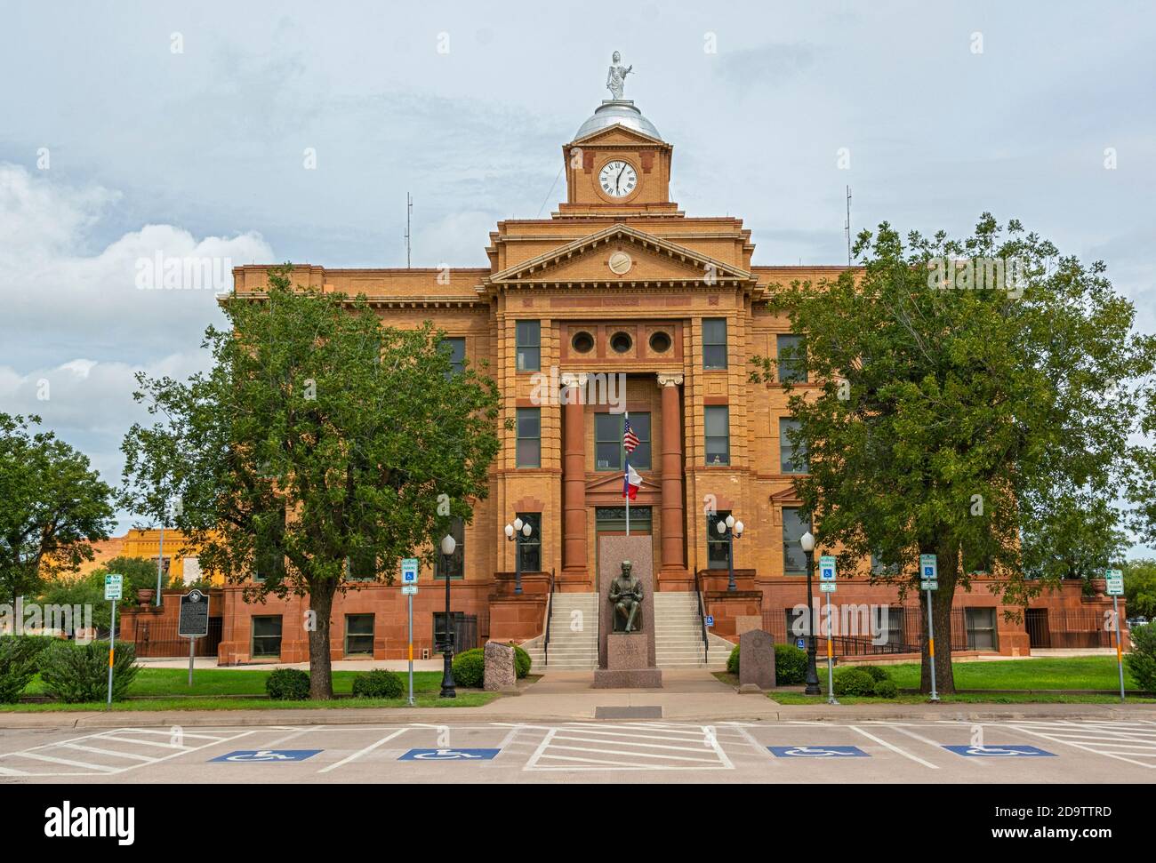 Texas, Anson, Jones Country Courthouse completed 1910, statue of