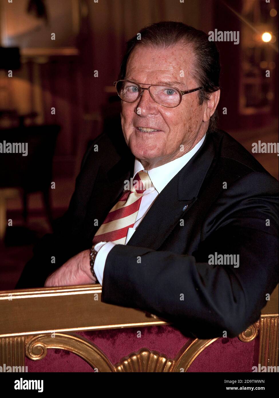 Roger Moore at the Sheraton Park Tower,London 9th April 2009 Stock Photo