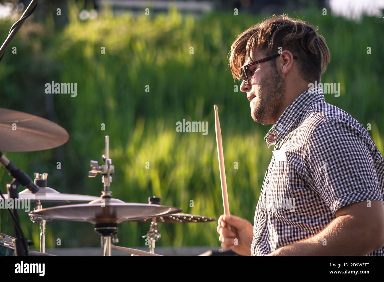 Drummer R Player Men Male drum player hi-res stock photography and images - Alamy