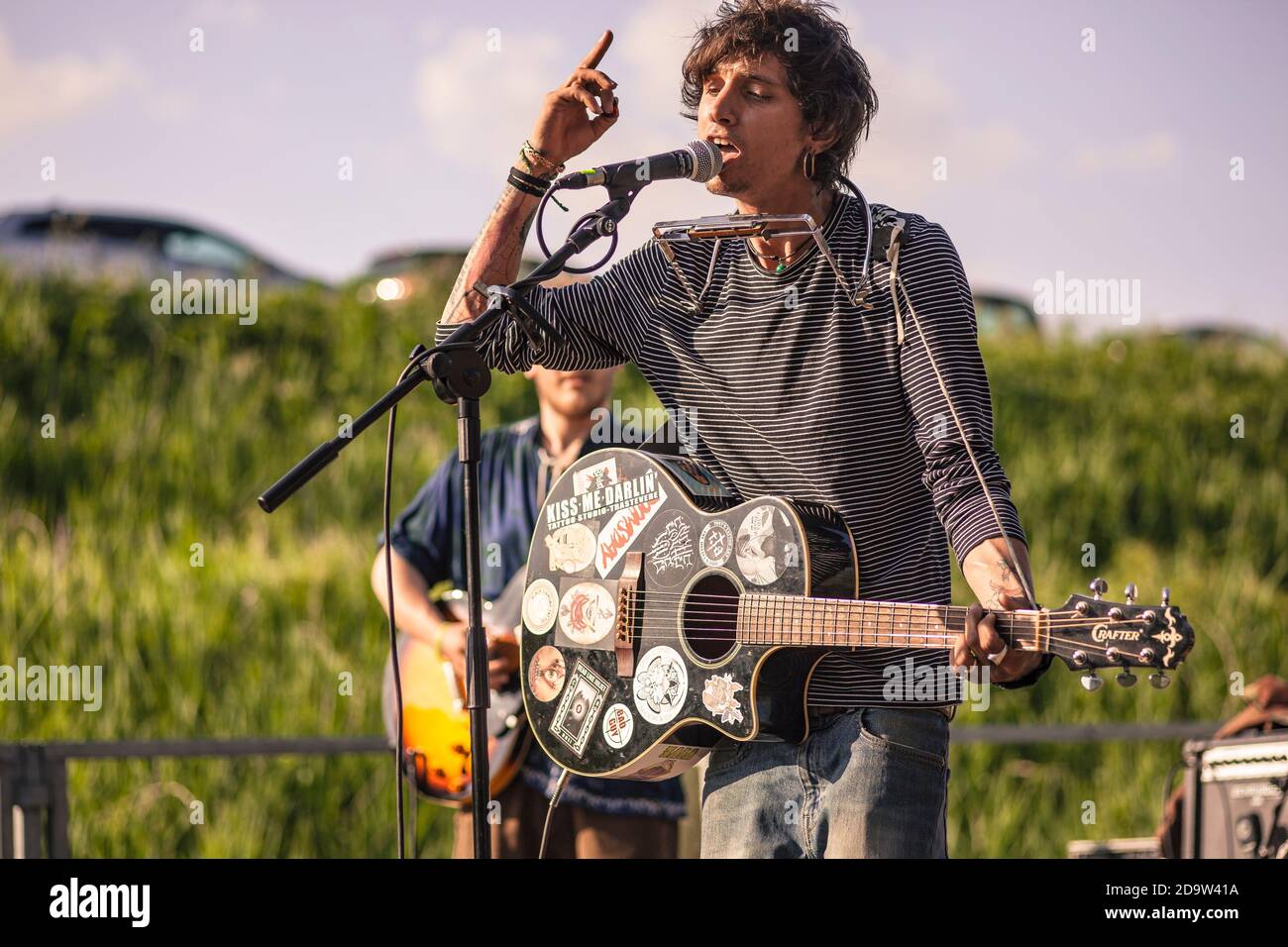 Expressive Singer Female, microphone, close up, retro hi-res stock photography and images ...