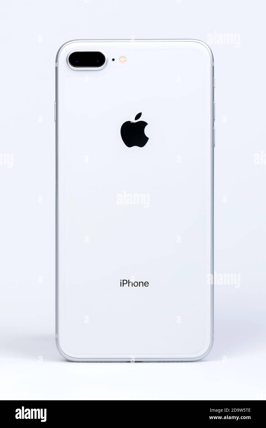 iPhone 8: Yêu cầu sự lôi cuốn của iPhone 8 cho tình yêu của bạn với công nghệ. Với màn hình siêu rõ nét, camera chất lượng cao và khả năng chống nước, đây là một chiếc điện thoại hoàn hảo cho bất kỳ ai đam mê công nghệ. Hãy xem hình ảnh liên quan để khám phá hơn.