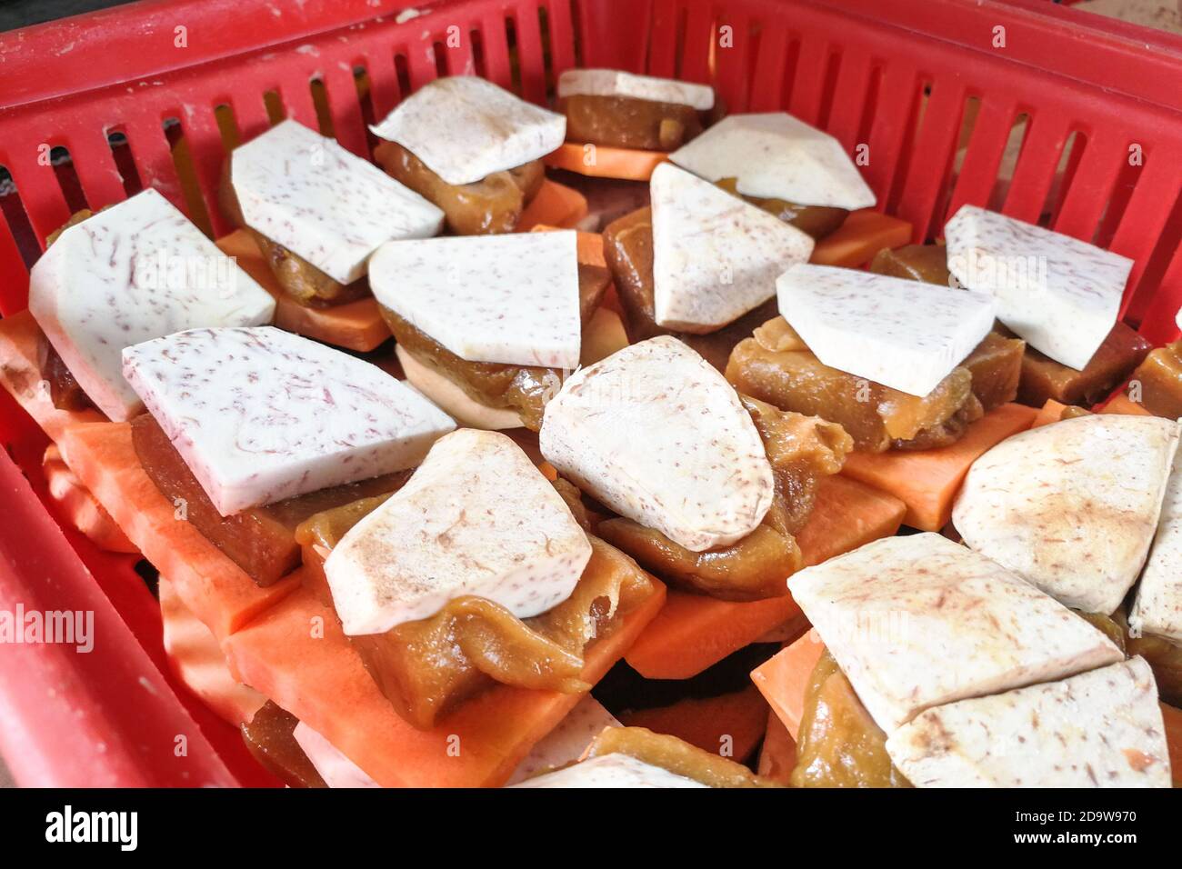 Ingredients for fried glutinous rice cake includes yam and potatoes