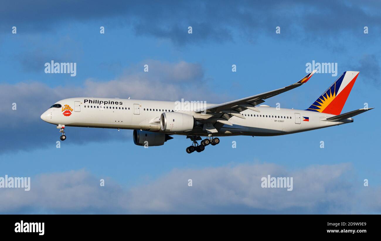 Richmond, British Columbia, Canada. 7th Nov, 2020. A Philippine Airlines Airbus A350-900 jet (RP-C3507) airborne on final approach for landing at Vancouver International Airport. Credit: Bayne Stanley/ZUMA Wire/Alamy Live News Stock Photo