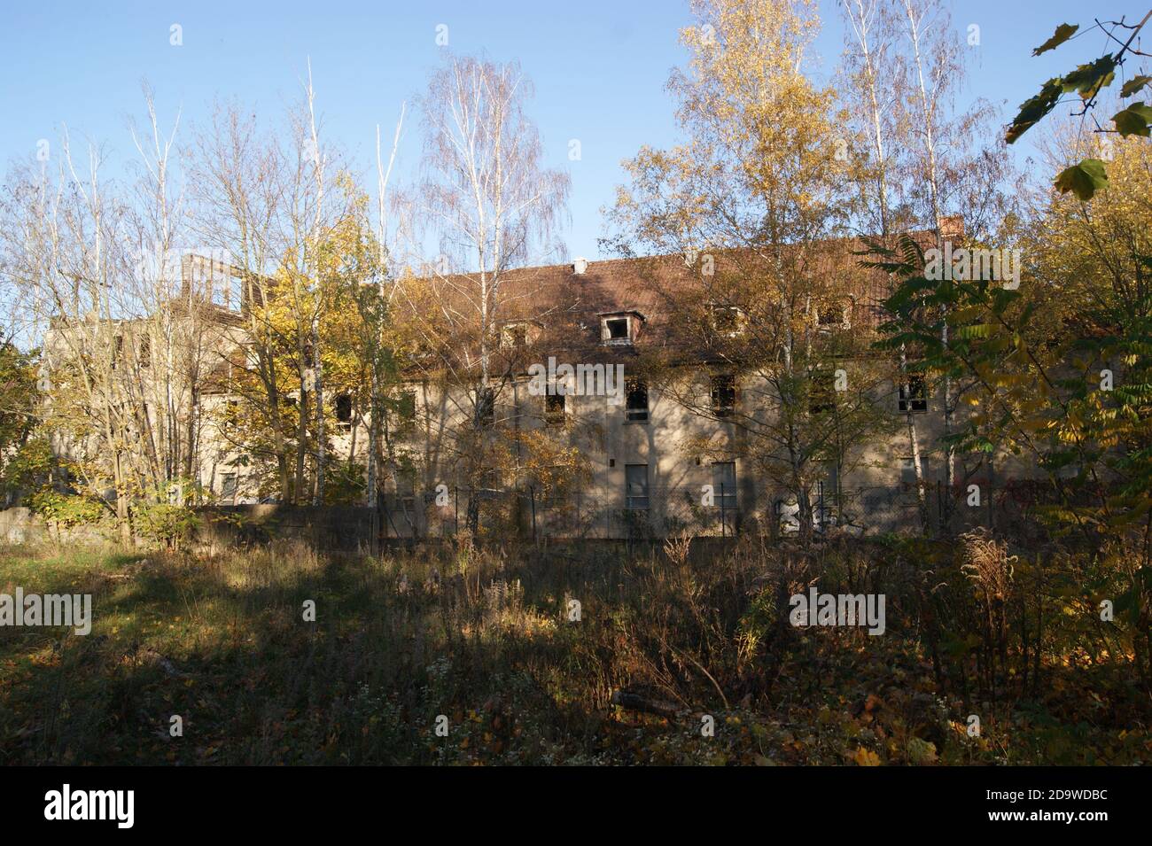 Krankenhaus Staaken: Ruine des Krankenhauses und Neubau der Wohnanalge 'Metropolitan Park' Stock Photo