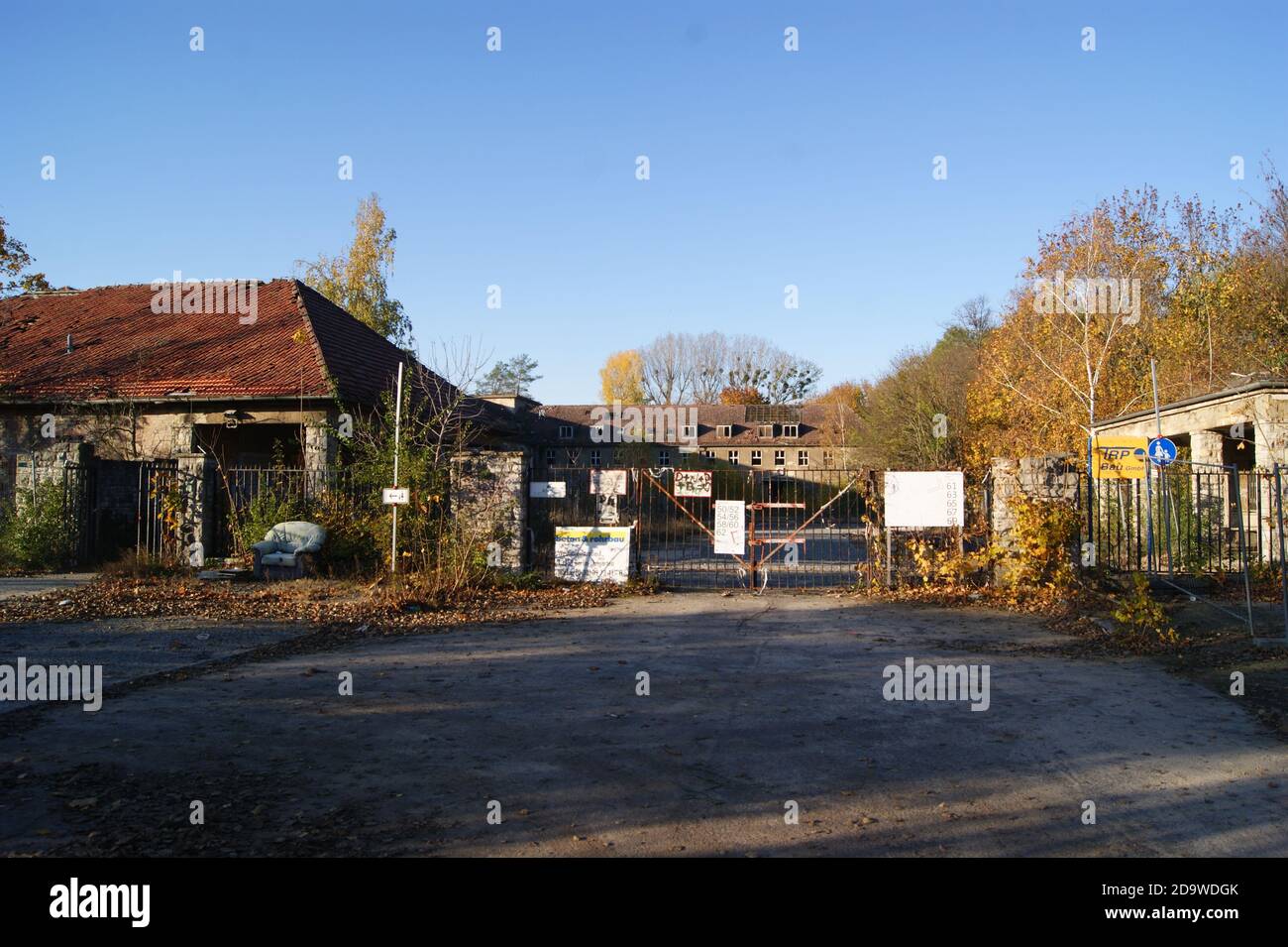 Krankenhaus Staaken: Ruine des Krankenhauses und Neubau der Wohnanalge 'Metropolitan Park' Stock Photo