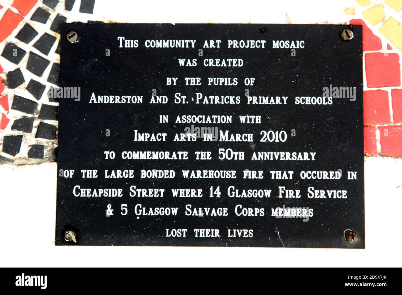 Cheapside Glasgow, Scotland.  Mosaic commemorating fire at Cheapside where 14 firefighters and 5 Salvage corp members lost thier life The Cheapside Street whisky bond fire in Glasgow on 28 March 1960 was Britain's worst peacetime fire services disaster. The fire at a whisky bond killed 14 fire service and 5 salvage corps personnel. The mosaic mural, created by the pupils of nearby Anderston & St. Patricks primary Stock Photo