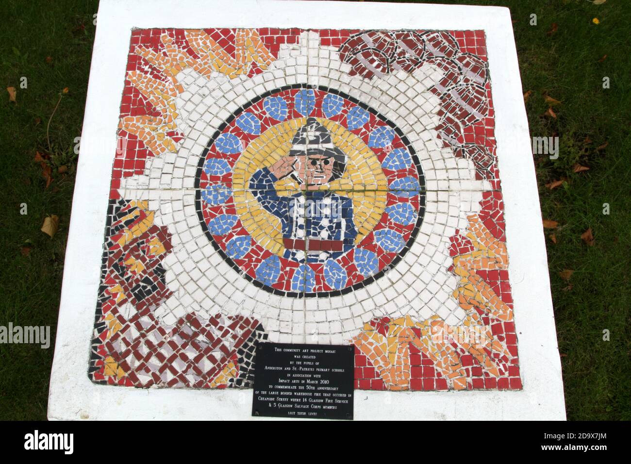 Cheapside Glasgow, Scotland.  Mosaic commemorating fire at Cheapside where 14 firefighters and 5 Salvage corp members lost thier life The Cheapside Street whisky bond fire in Glasgow on 28 March 1960 was Britain's worst peacetime fire services disaster. The fire at a whisky bond killed 14 fire service and 5 salvage corps personnel. The mosaic mural, created by the pupils of nearby Anderston & St. Patricks primary Stock Photo