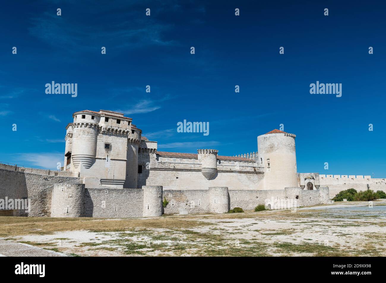 Side view of the well-preserved castle of Cuellar (Castle of the Dukes of Alburquerque), built in different styles between the 13th and 18th century. Stock Photo