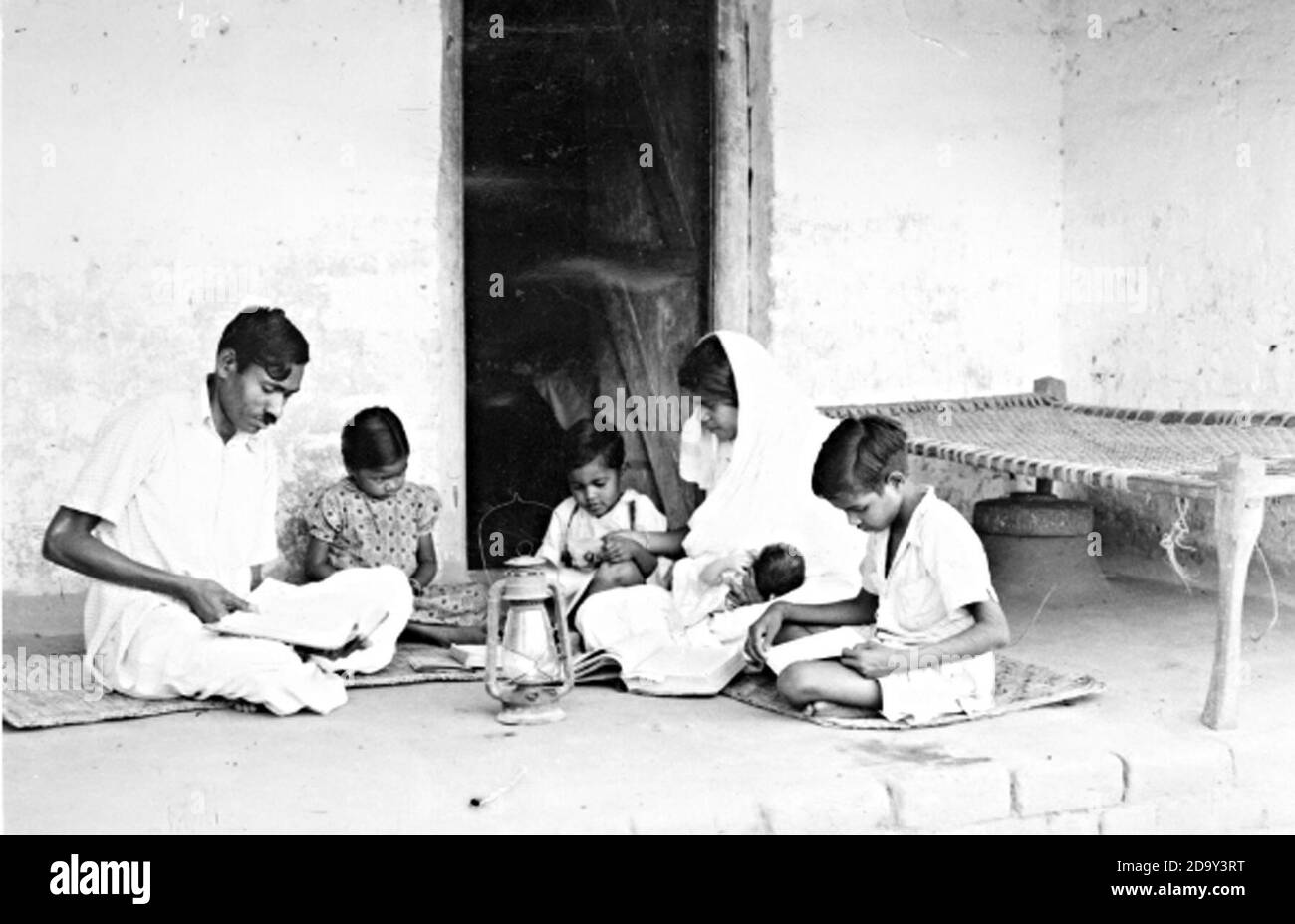 Vintage family portrait india Black and White Stock Photos & Images - Alamy