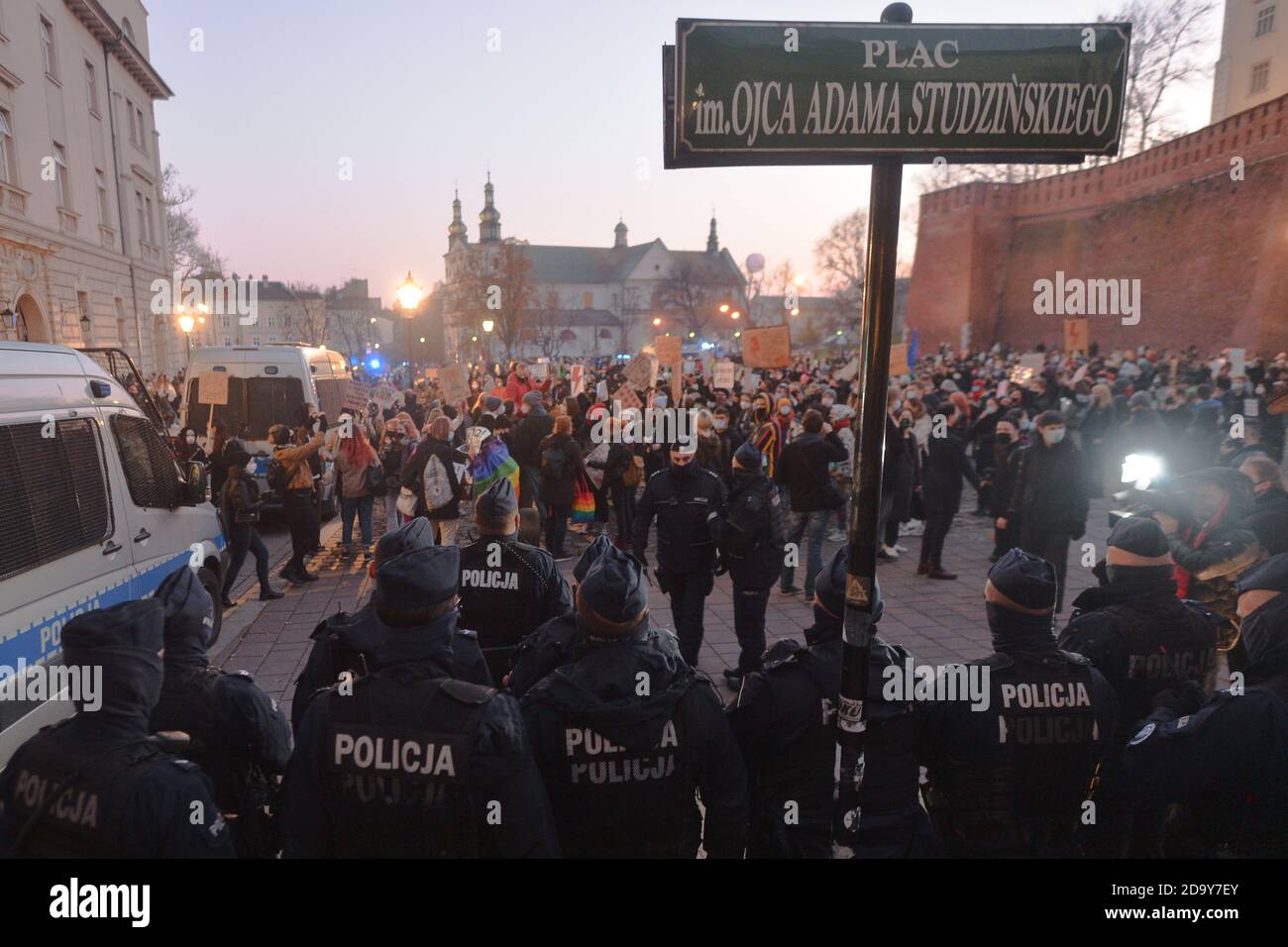 Krakow, Poland. 7 November, 2020.  Police blocking Pro-Choice activists during another day of protests in Krakow's Old Town. Pro-Choice and women's rights activists and their supporters organised on Saturday evening another anti-government protest in Krakow to express their anger at the Supreme Court ruling in relation to abortion laws.. Credit: ASWphoto/Alamy Live News Stock Photo