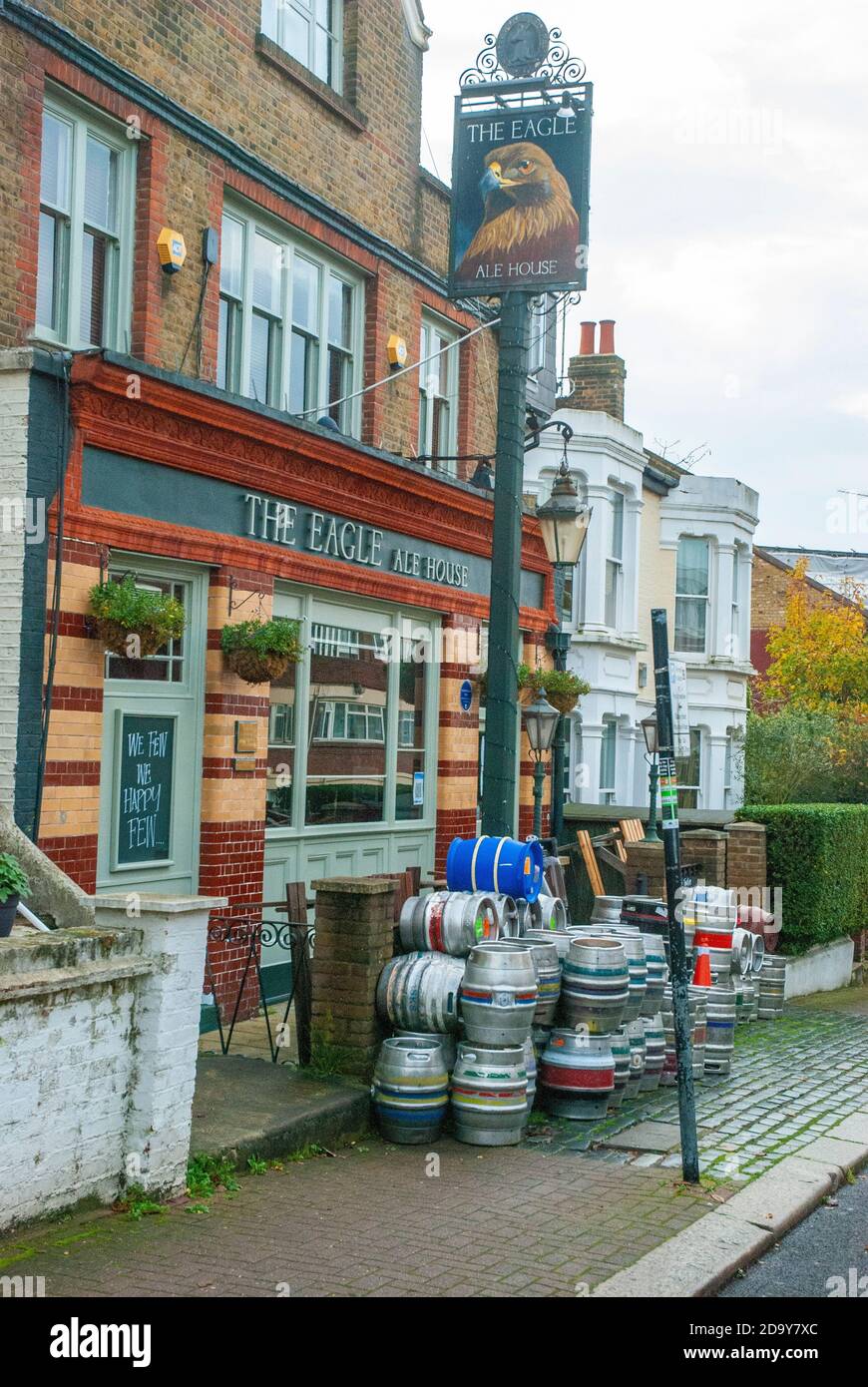 London, UK. 8th Nov, 2020. Pubs closed in Northcote Road, Battersea ...