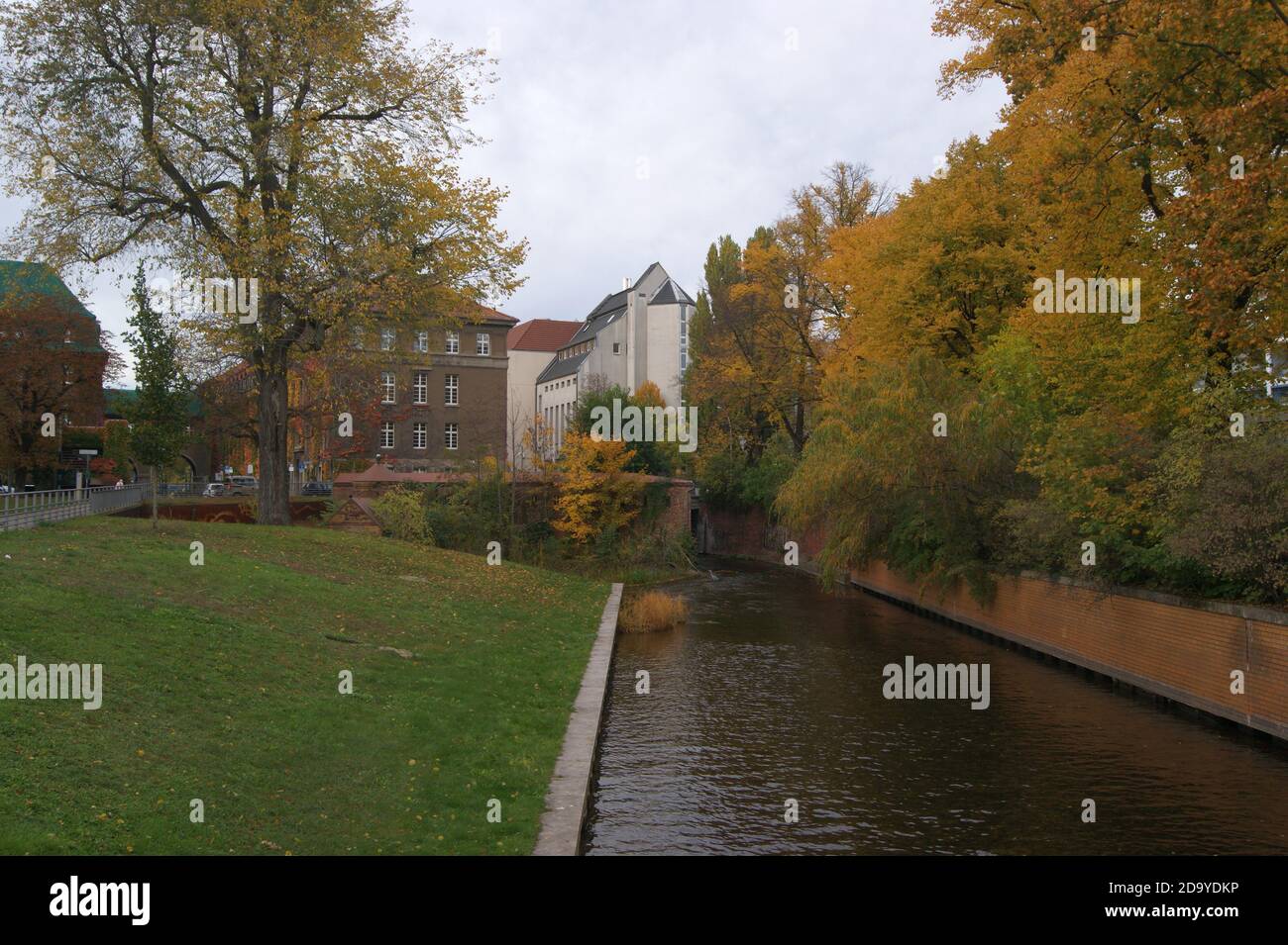 Mühlengraben in Berlin-Spandau zwischen Stabholzgarten und Sternbergpromenade. Stock Photo