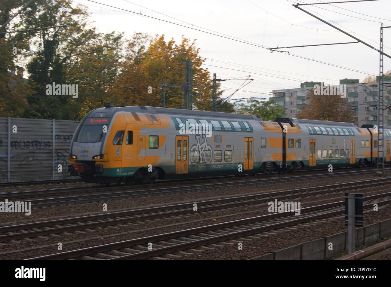 Regionalzug der ODEG am Bahnhof Stresow in Berlin-Spandau Stock Photo