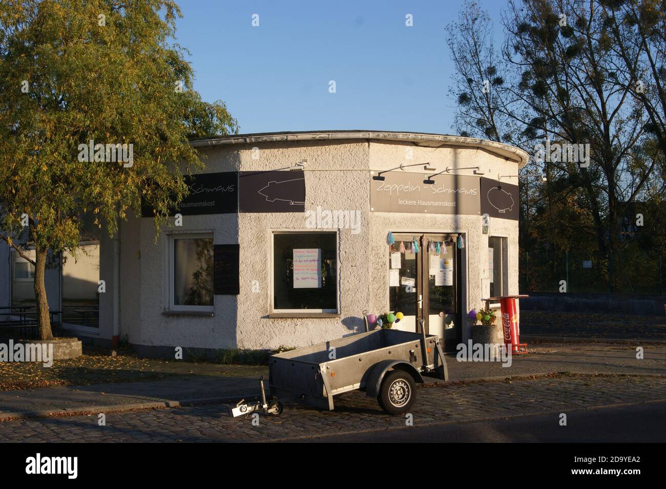 Die Kantine 'Casino' in Staaken, Berlin-Spandau, wurde 2015 nach dem Besuch vom Sternekoch Frank Rosin in 'Zeppelin-Schmaus' umbenannt. Stock Photo