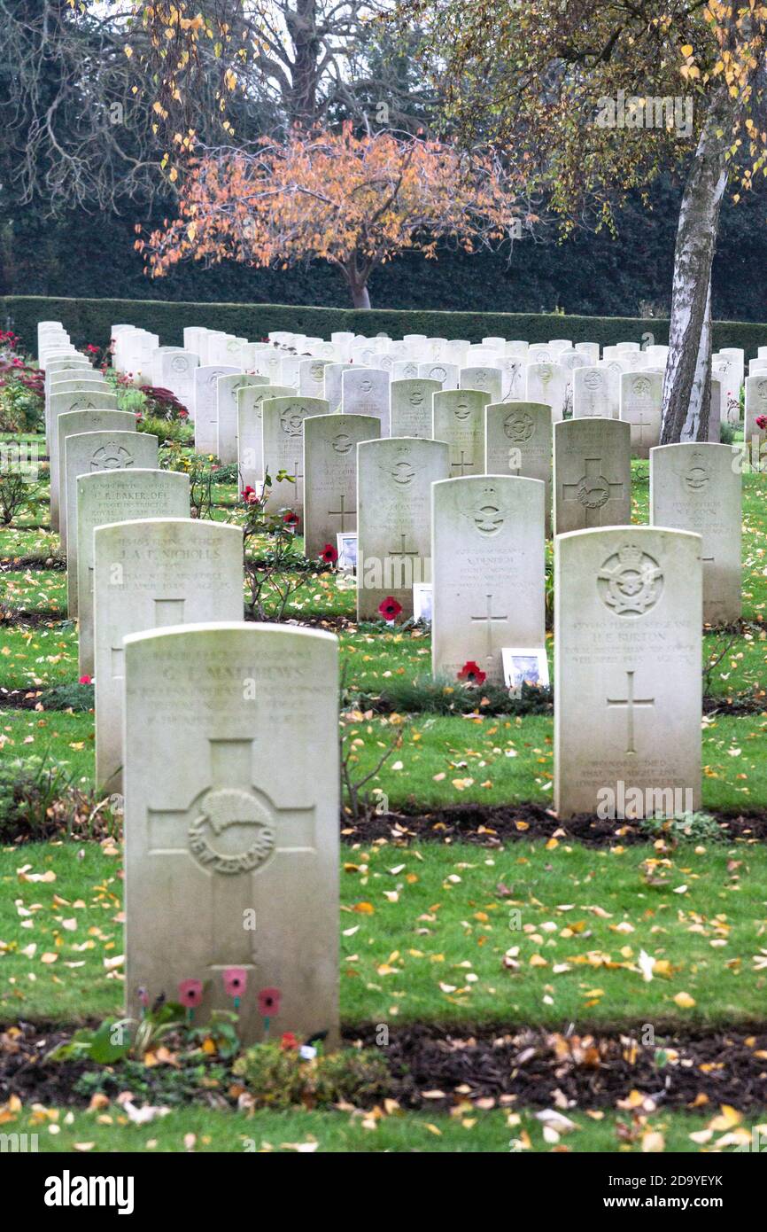 Botley Road Commonwealth War Graves, Oxford, UK. November 8th 2020. The annual Remembrance Service at the Commonwealth War Graves (CWG) Oxford was a restricted event this year due to the rules surrounding public gatherings during the COVID-19 pandemic. Bridget Catterall/Alamy Live News. Stock Photo
