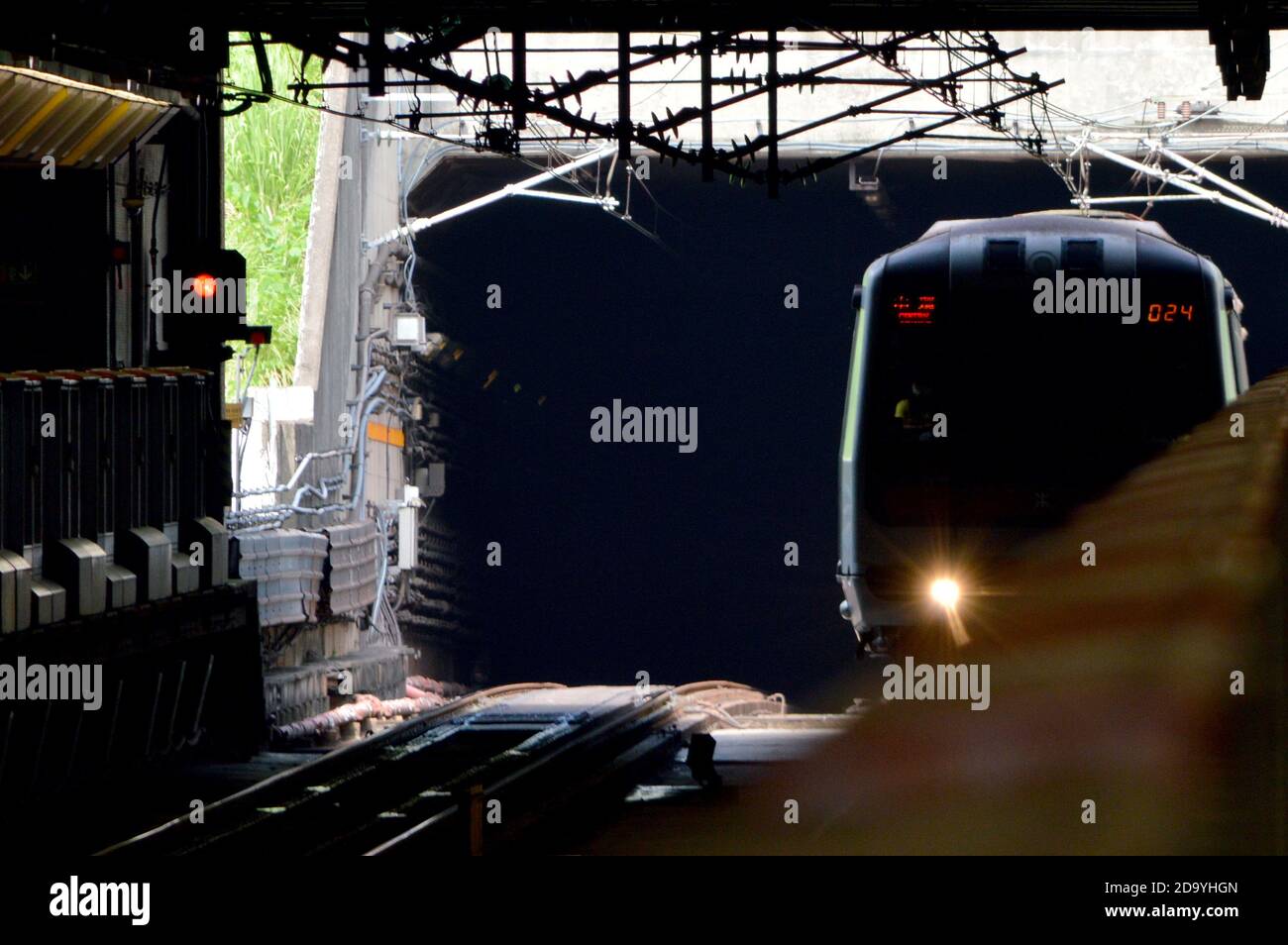 Mtr Metro Train Entering Kwai Hing Station Hong Kong Stock Photo Alamy