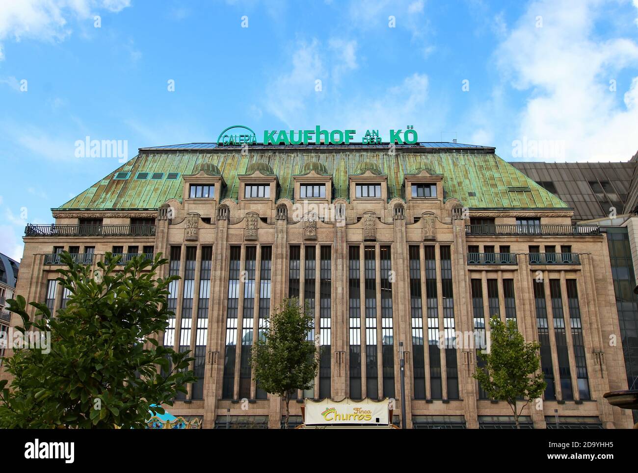 Beautiful historic building of the well-known department store 'Kaufhof an der Kö' (Galeria Kaufhof), built 1907 - 1909. Stock Photo