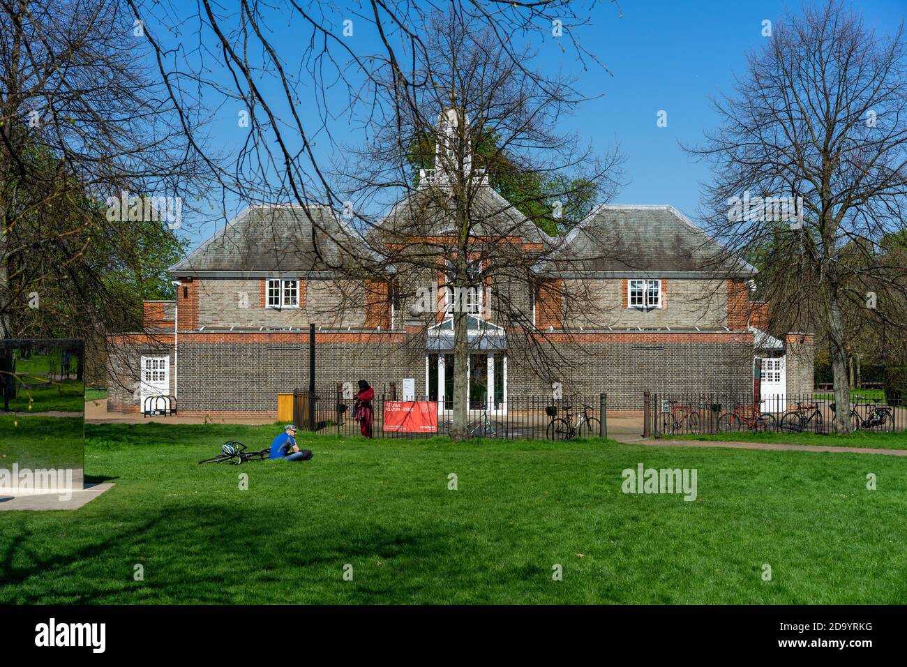 Serpentine Gallery London Stock Photo Alamy
