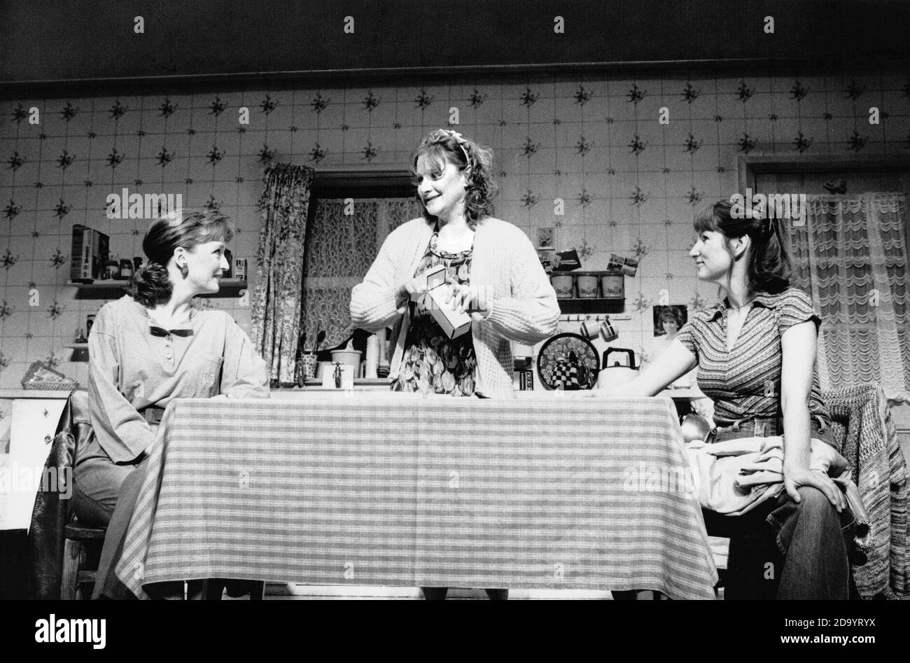 l-r: Lesley Manville (Marlene), Lesley Sharp (Angie), Deborah Findlay (Mrs Kidd / Joyce) in TOP GIRLS by Caryl Churchill at the Royal Court Theatre, London  SW1  15/04/1991   design: Anabel Temple  lighting: Robin Myerscough-Walker  director: Max Stafford-Clark Stock Photo