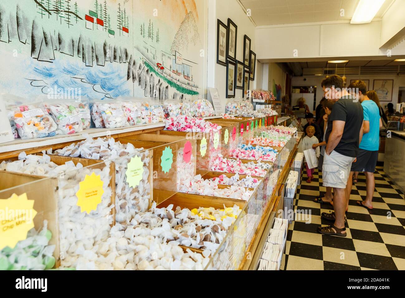 Salt water taffy hires stock photography and images Alamy