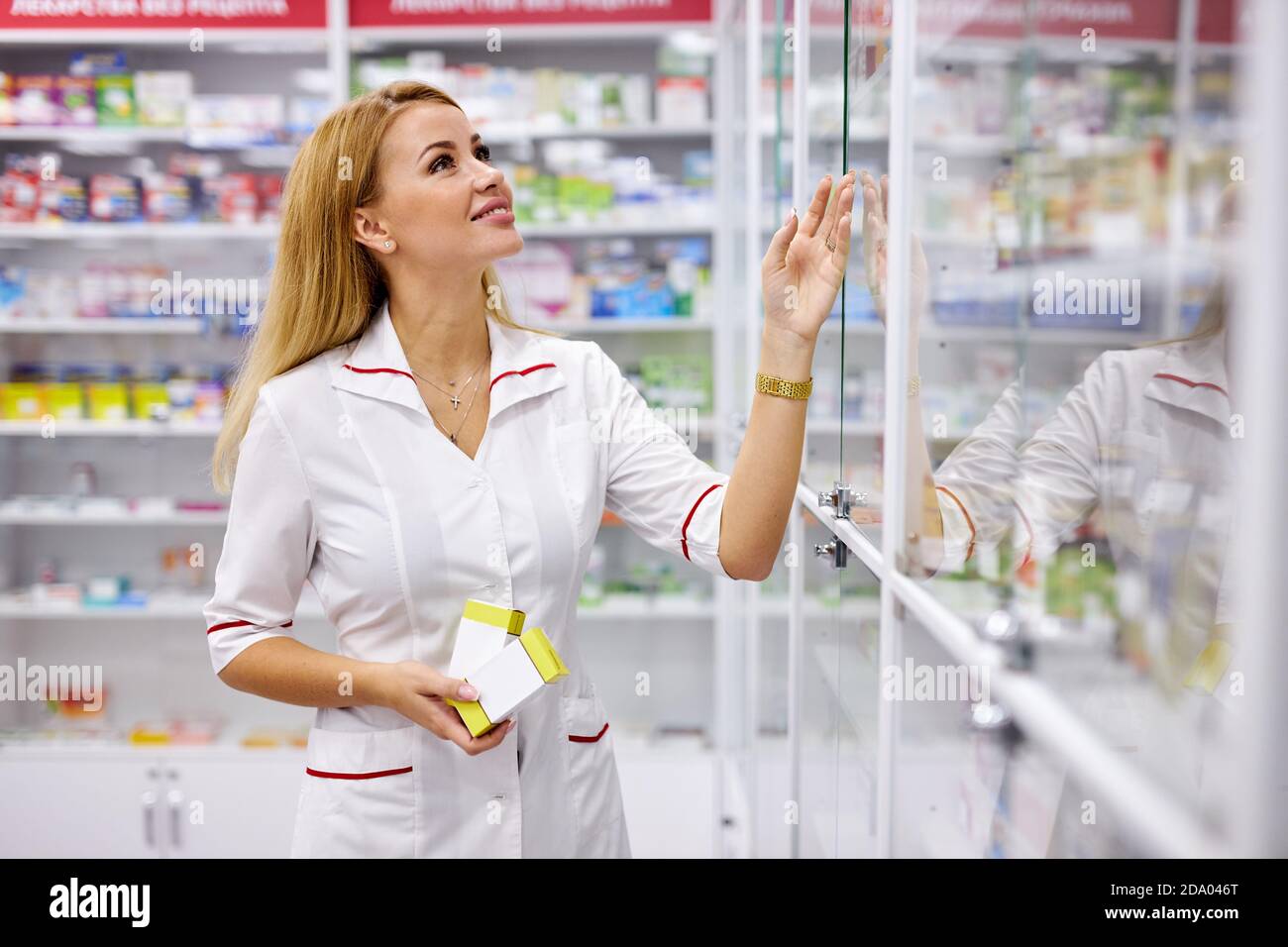 Pharmacy shelf hi-res stock photography and images - Alamy