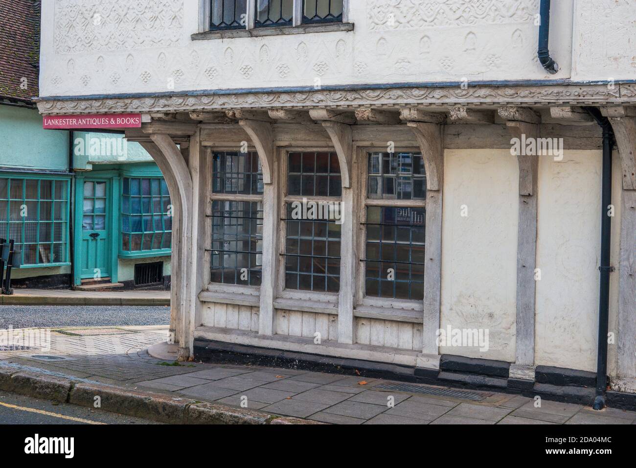 The Old Sun Inn grade 1 listed with its timber beamed overhang and ancient pargetting on timber frames in Church Street Saffron Walden. Essex England Stock Photo