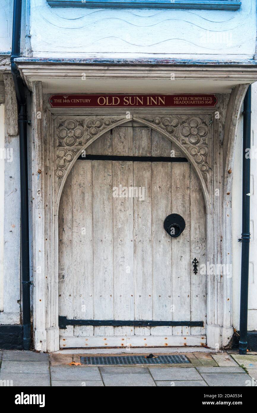 The Old Sun Inn grade 1 listed wooden arch shaped doorway with its ancient pargetting on timber frames in Saffron Walden Essex England Stock Photo