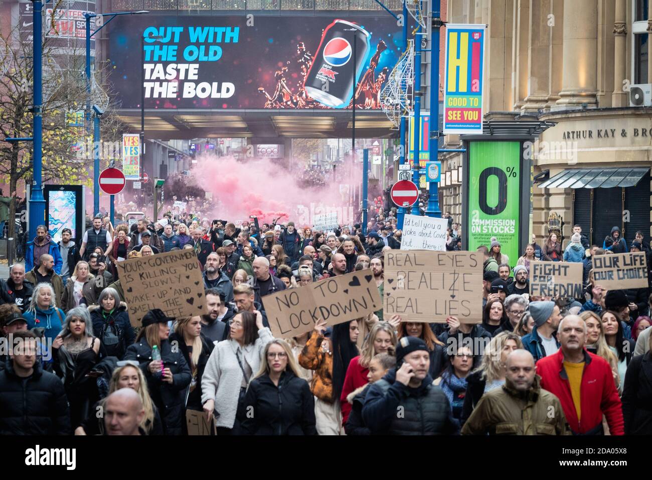 Manchester, UK. 08th Nov, 2020. Over a thousand anti-lockdown protesters march through the city. Credit: Andy Barton/Alamy Live News Stock Photo