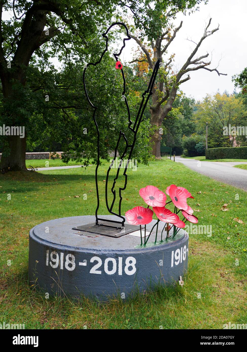 To commemorate 100 years since the end of WW1 in November 2018 a memorial was erected in the shape of a British soldier complete with permanant poppie Stock Photo