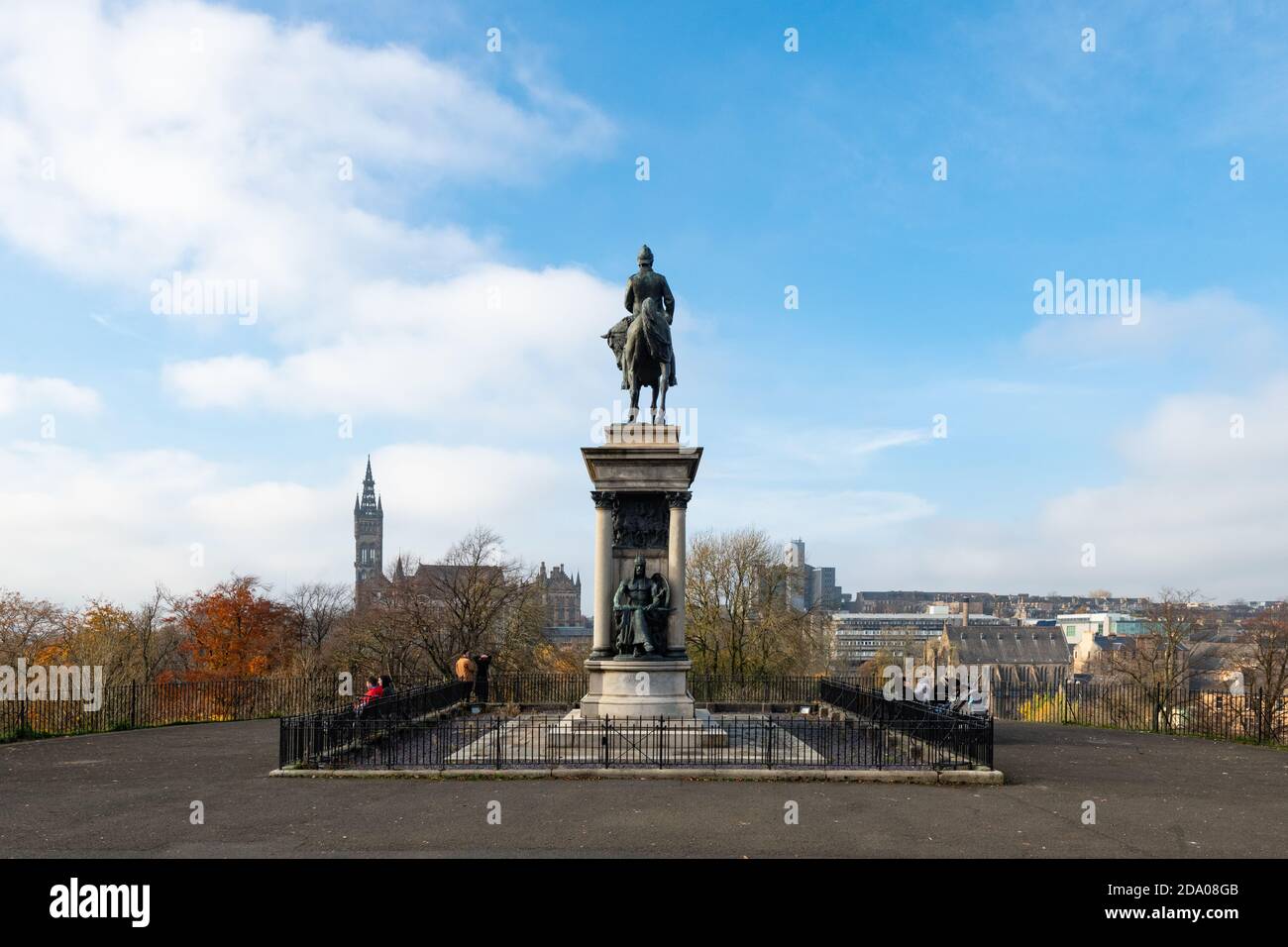Kelvingrove Park, Glasgow, Scotland, UK - Lord Roberts Memorial Statue above Glasgow University and view of the city, Glasgow, Scotland, UK Stock Photo
