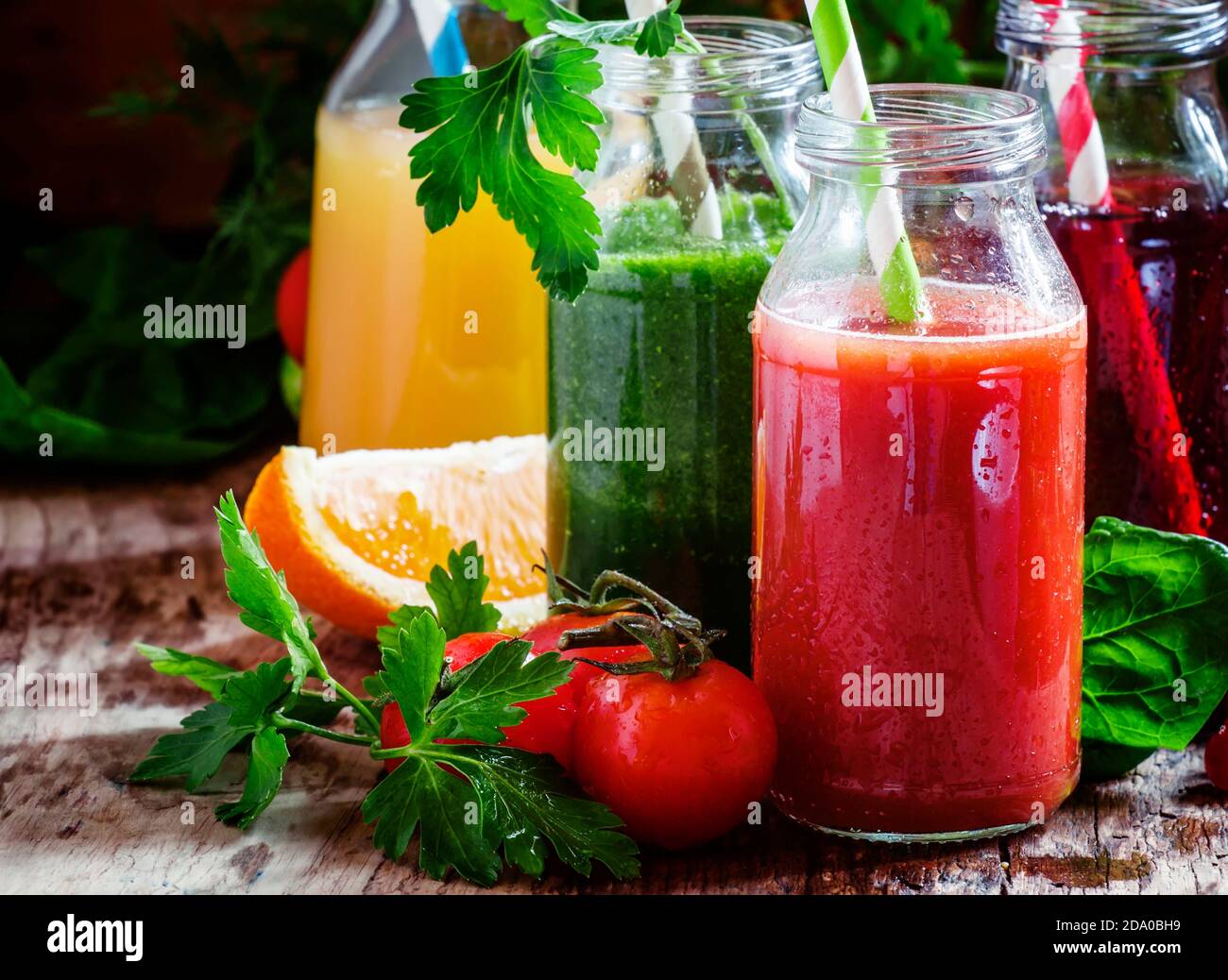 Овощные и фруктовые соки. Натуральный сок. Овощные напитки. Свежевыжатые овощные соки. Свежевыжатый сок.