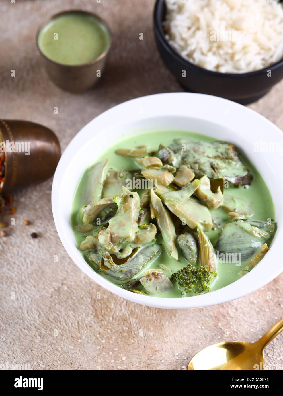 traditional indian food green curry lamb Stock Photo Alamy