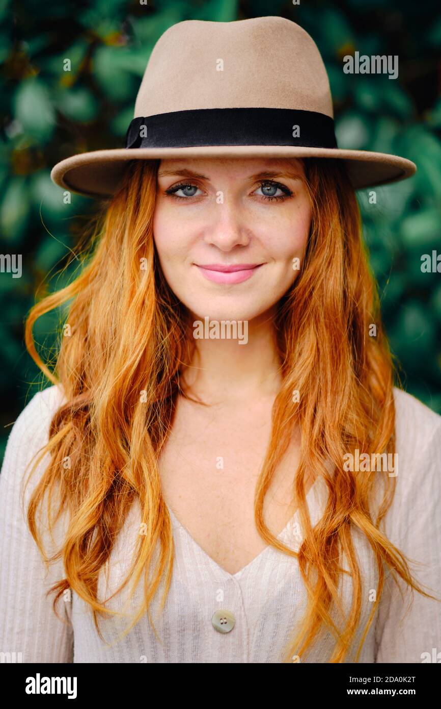 Attractive young woman ginger hair hi-res stock photography and images ...