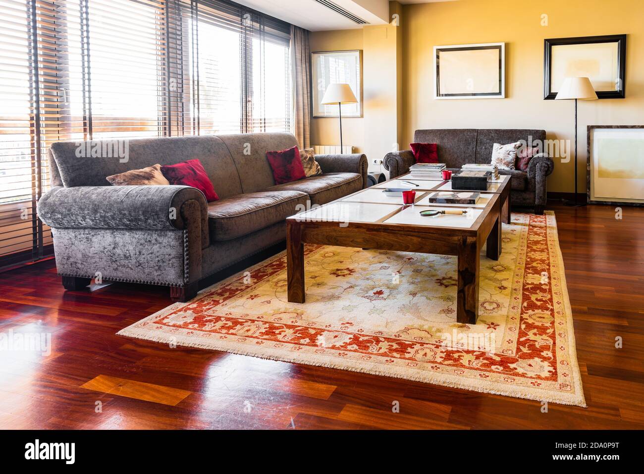 Page 2 Large Empty Room Carpet High Resolution Stock Photography And Images Alamy