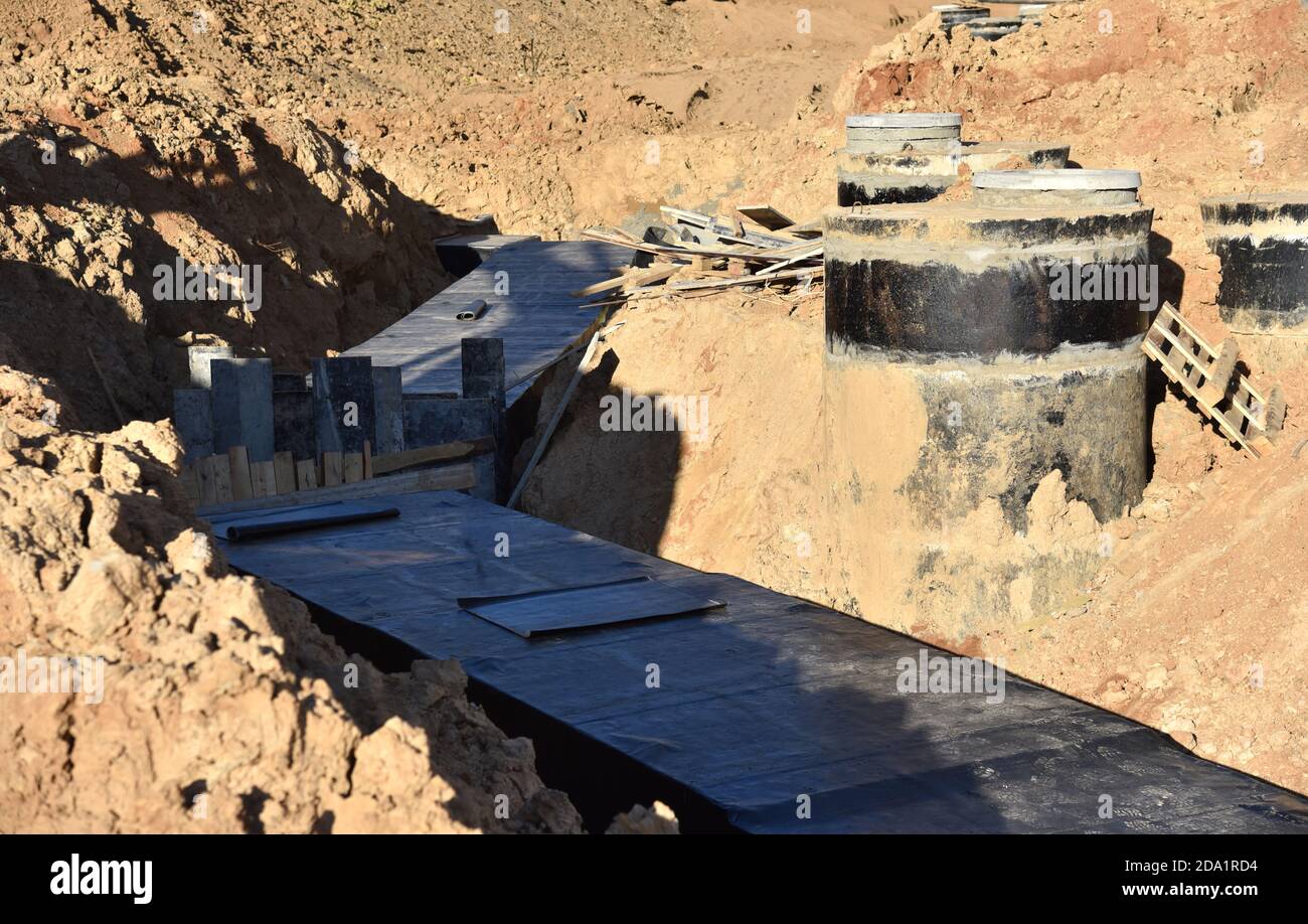 Painting bitumen at concrete wells, hambers, manholes and pump station