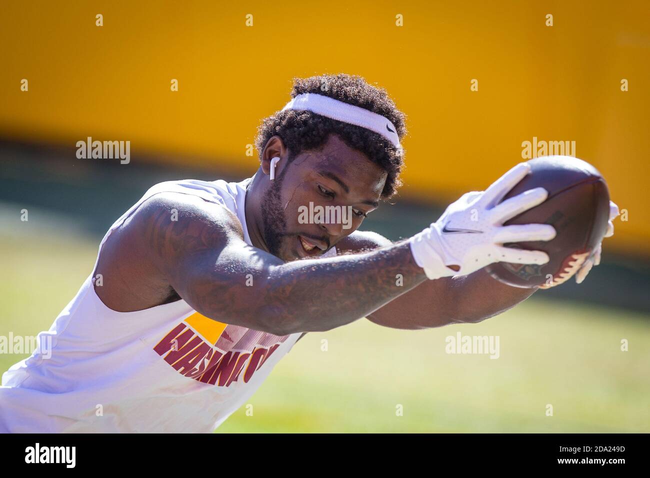Landover, Maryland, USA. November 8, 2020: Washington Football Team wide receiver Steven Sims (15) warms up before the NFL Game between the New York Giants and Washington Football Team at FedEx Field in Landover, Maryland Photographer: Cory Royster Credit: Cal Sport Media/Alamy Live News Stock Photo