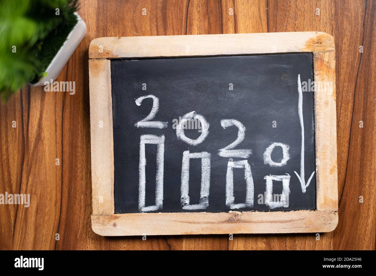 Sales report graph decline hi-res stock photography and images - Alamy