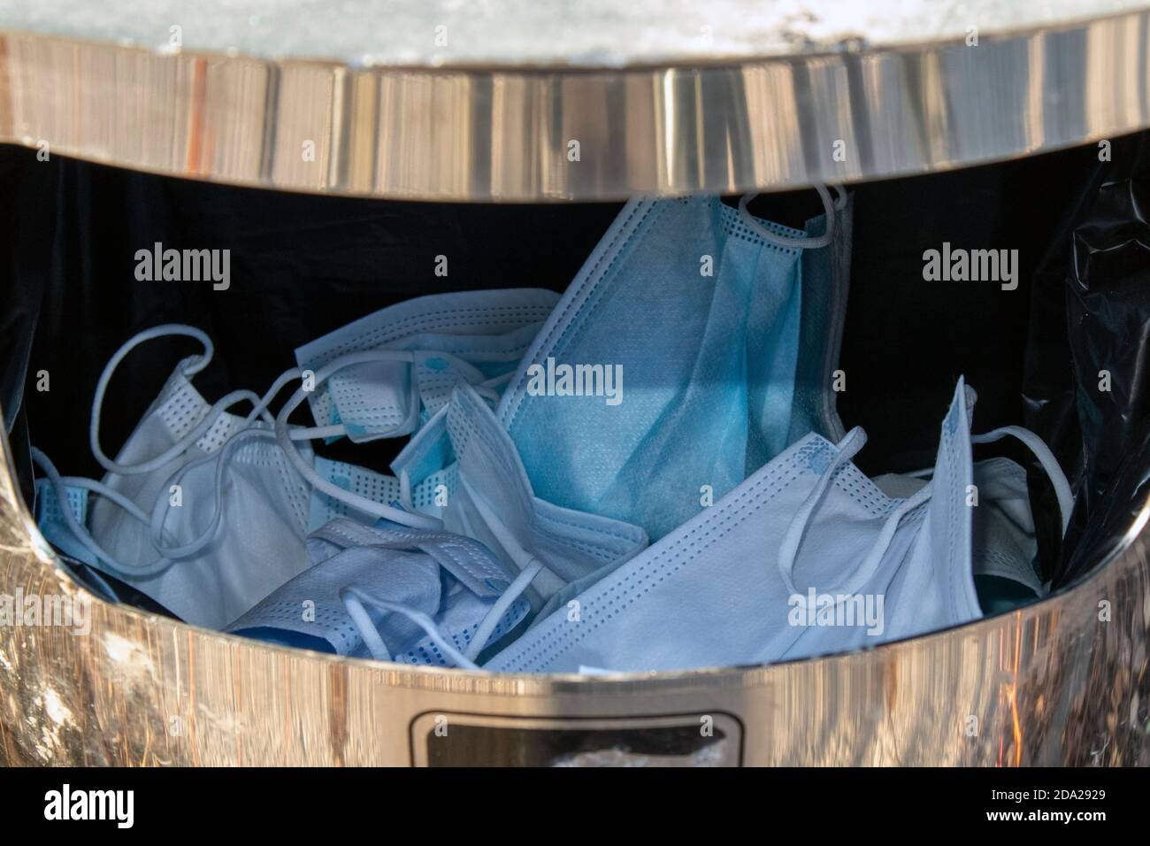 Respiratory masks hi-res stock photography and images - Alamy