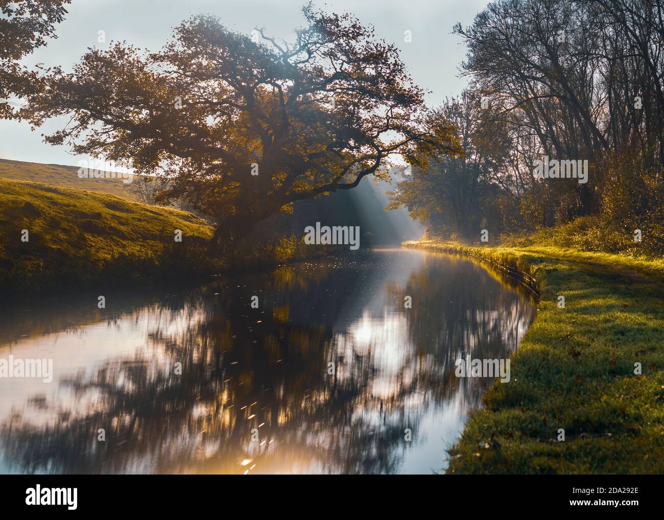 Staffordshire & Worcestershire Canal - Kinver - sun rays in the morning Stock Photo