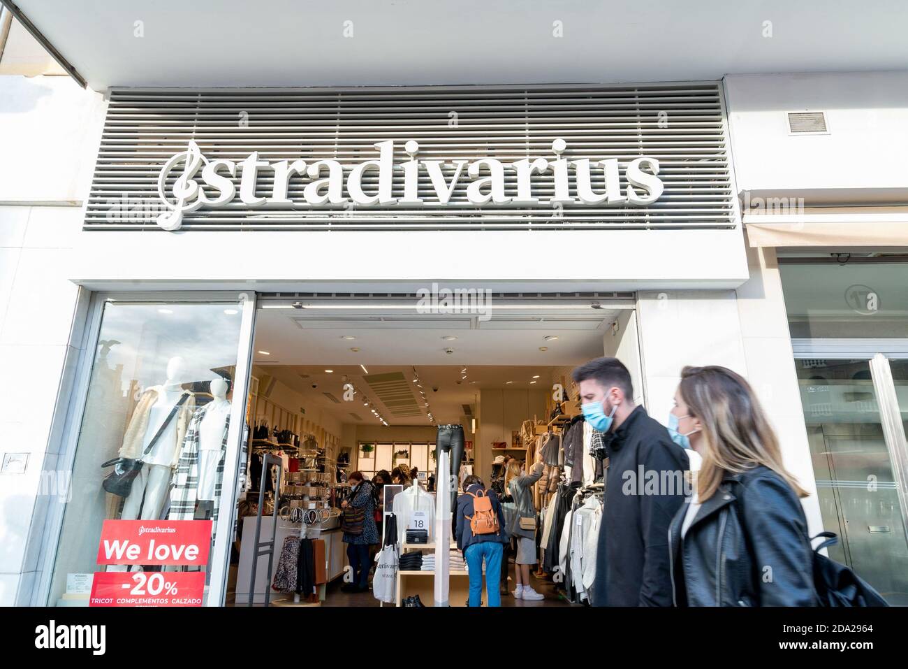 Stradivarius Clothing High Resolution Stock Photography and Images - Alamy